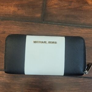Michael Kors Black and White Zip Wallet